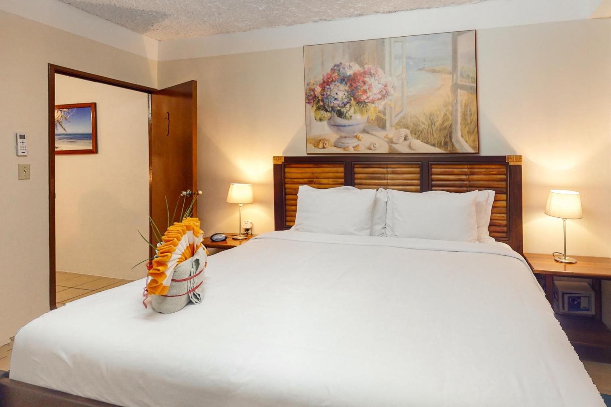 Hummingbird Home Suites San Pedro  Room photo
