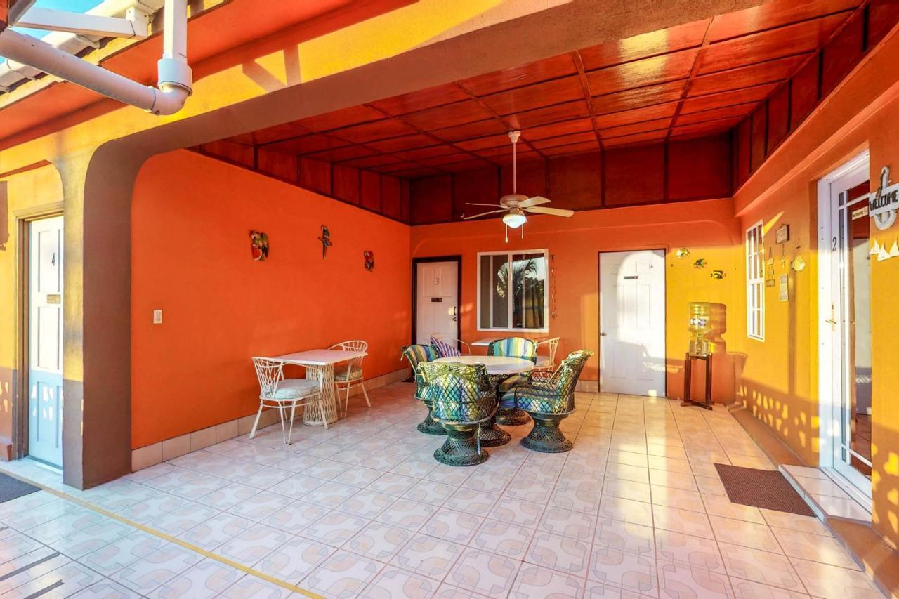 Hummingbird Home Suites San Pedro  Exterior photo